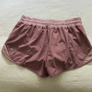 Lululemon Hotty Hot Low-Rise Lined Short 2.5"